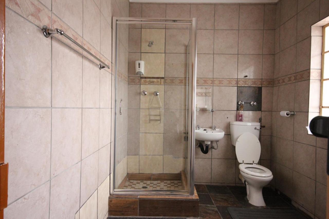 Ingwe Guesthouse Mbombela Bagian luar foto