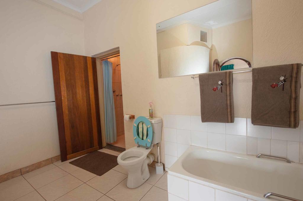Ingwe Guesthouse Mbombela Bagian luar foto