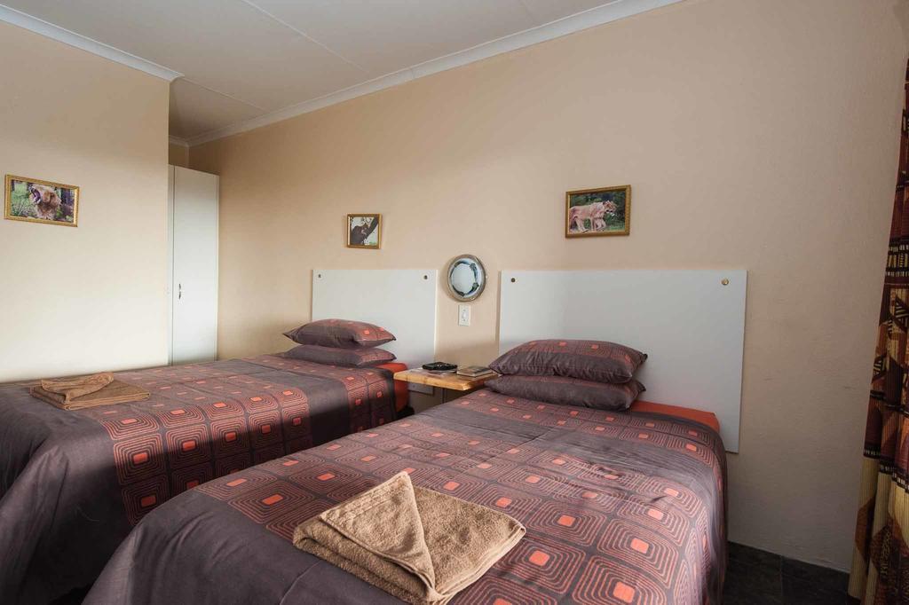 Ingwe Guesthouse Mbombela Bagian luar foto