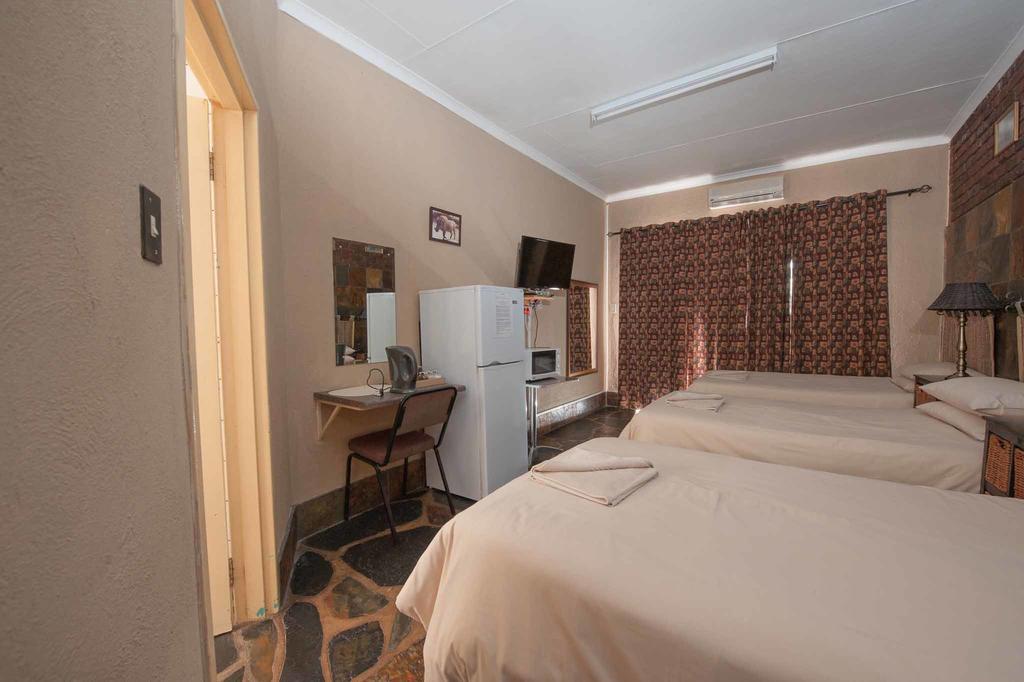 Ingwe Guesthouse Mbombela Bagian luar foto