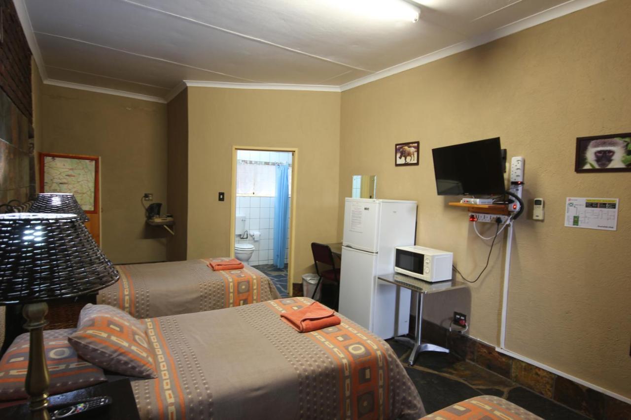 Ingwe Guesthouse Mbombela Bagian luar foto