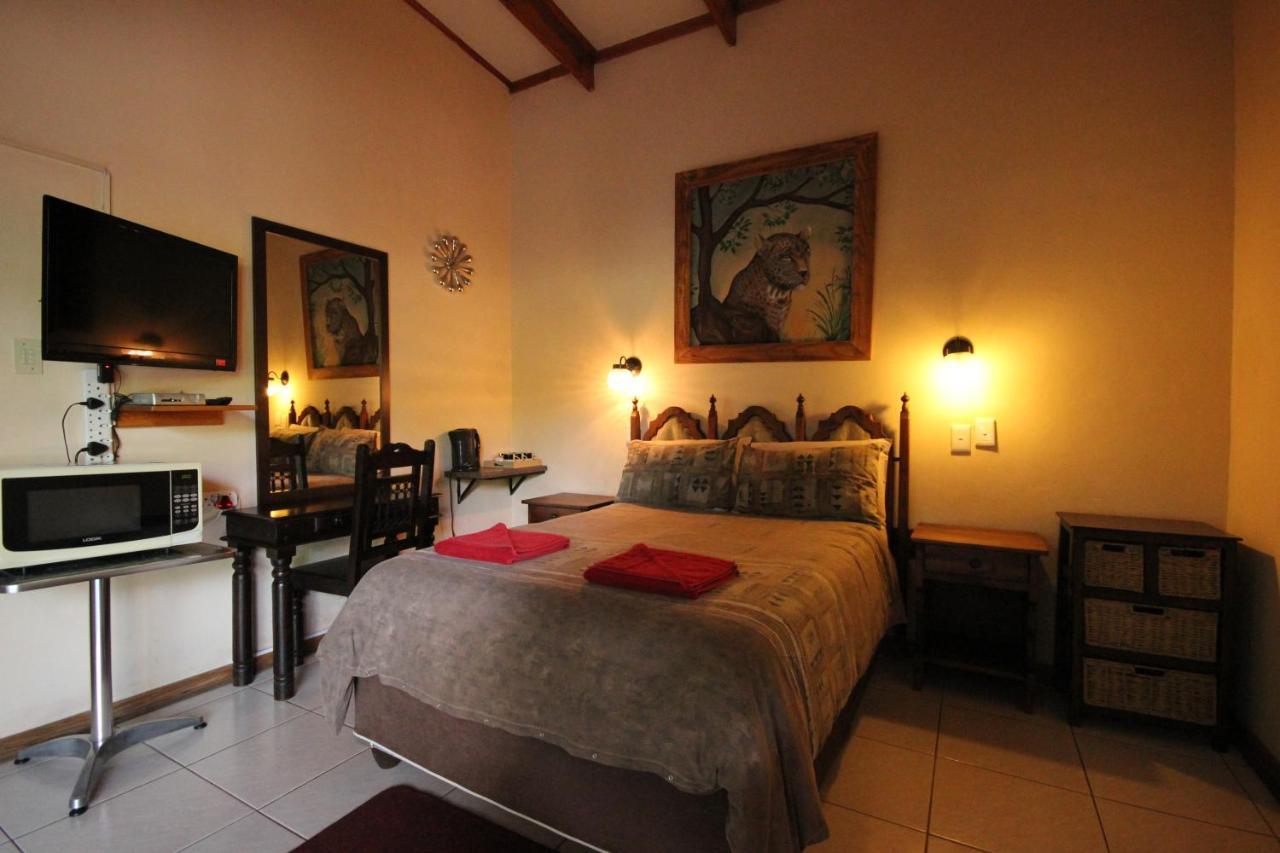 Ingwe Guesthouse Mbombela Bagian luar foto