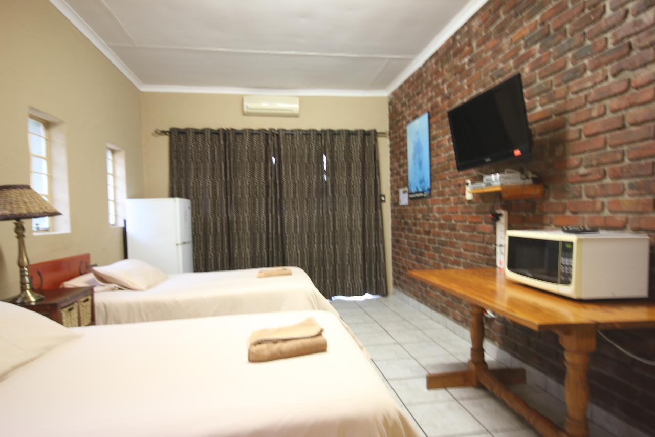 Ingwe Guesthouse Mbombela Bagian luar foto